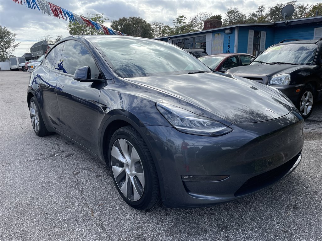 The 2021 Tesla Model Y Long Range photos