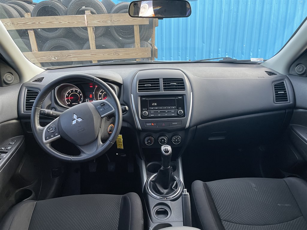 2014 Mitsubishi Outlander Sport ES photo