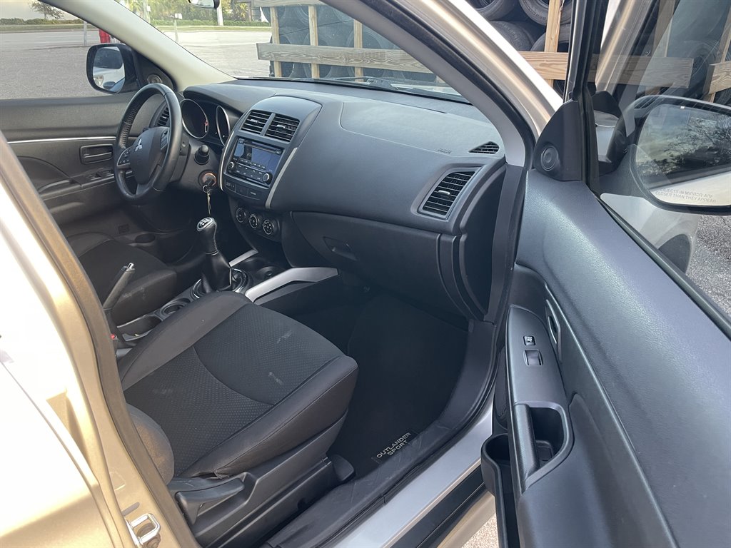 2014 Mitsubishi Outlander Sport ES photo