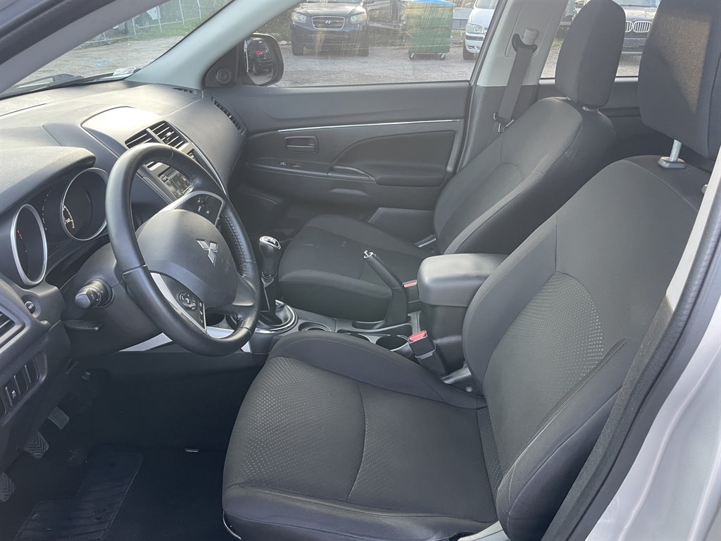 2014 Mitsubishi Outlander Sport ES photo