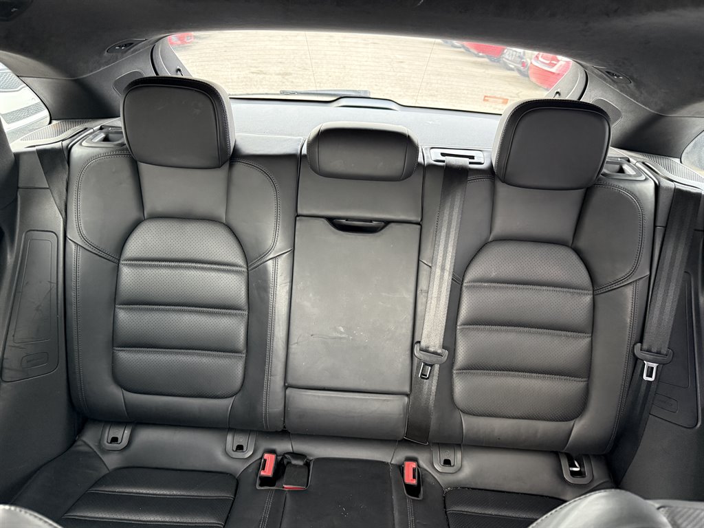 2016 Porsche Macan Turbo photo