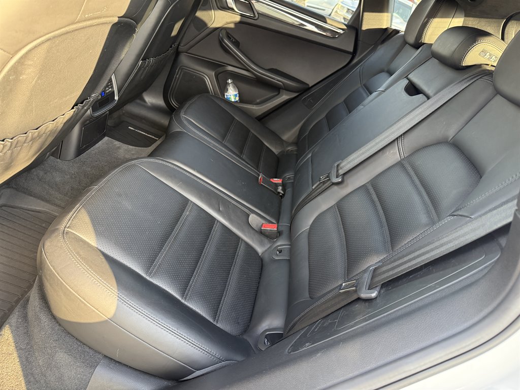2016 Porsche Macan Turbo photo