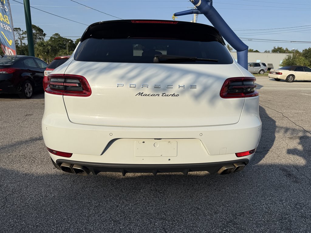 2016 Porsche Macan Turbo photo