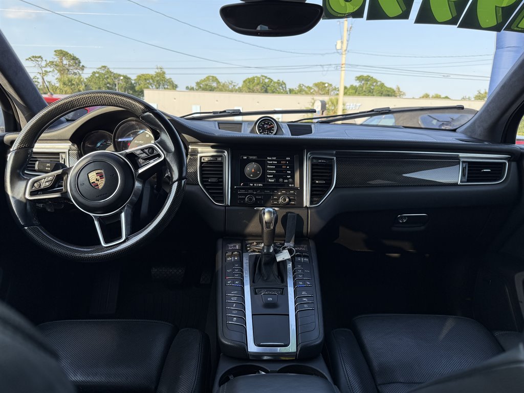 2016 Porsche Macan Turbo photo
