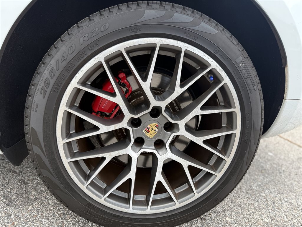 2016 Porsche Macan Turbo photo