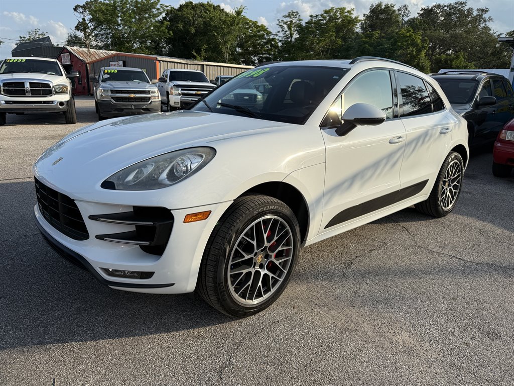 2016 Porsche Macan Turbo photo
