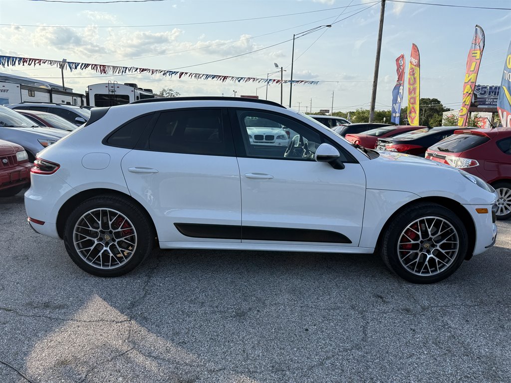 2016 Porsche Macan Turbo photo