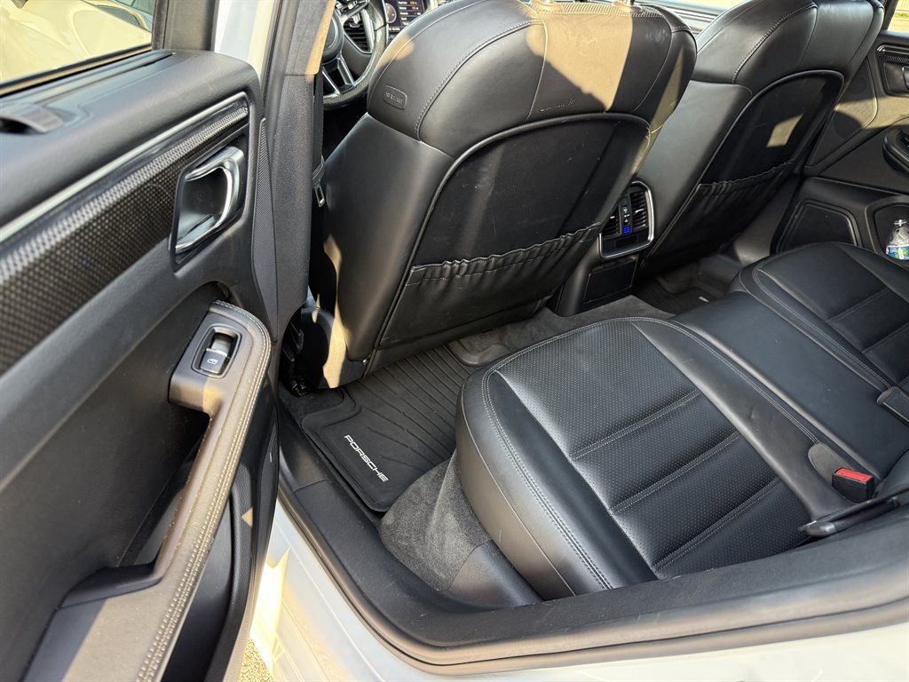 2016 Porsche Macan Turbo photo