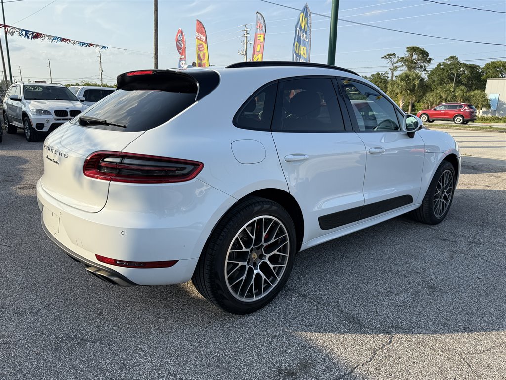 2016 Porsche Macan Turbo photo