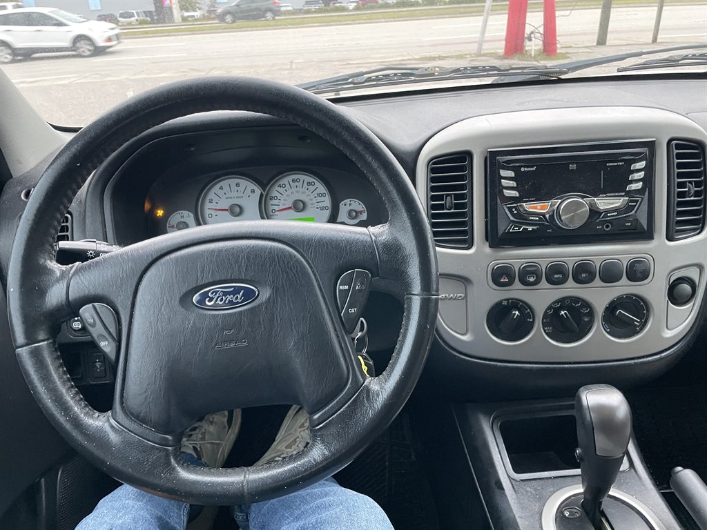 2005 Ford Escape Limited photo