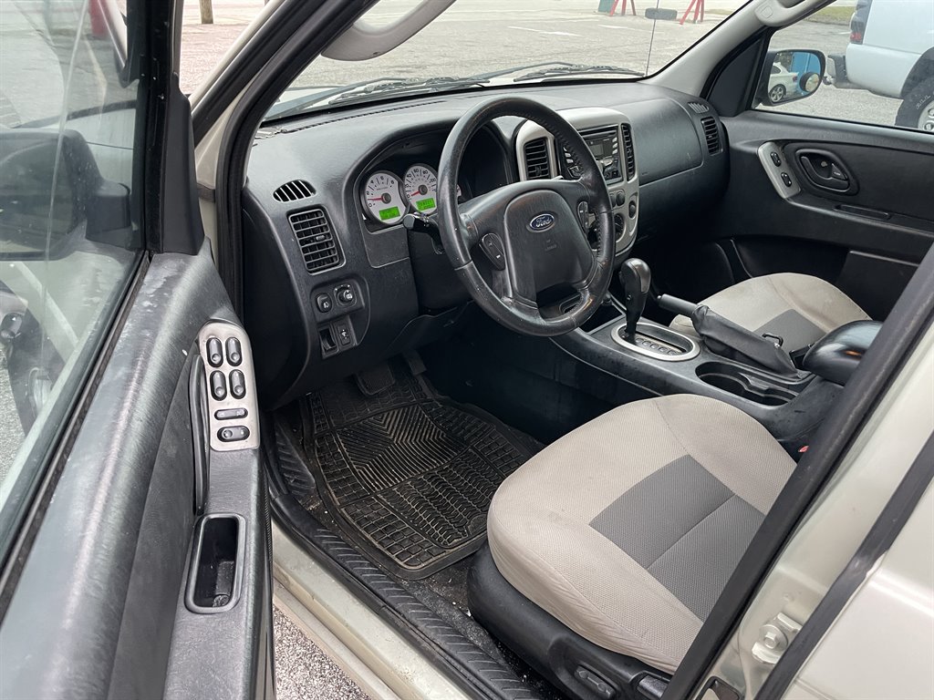 2005 Ford Escape Limited photo