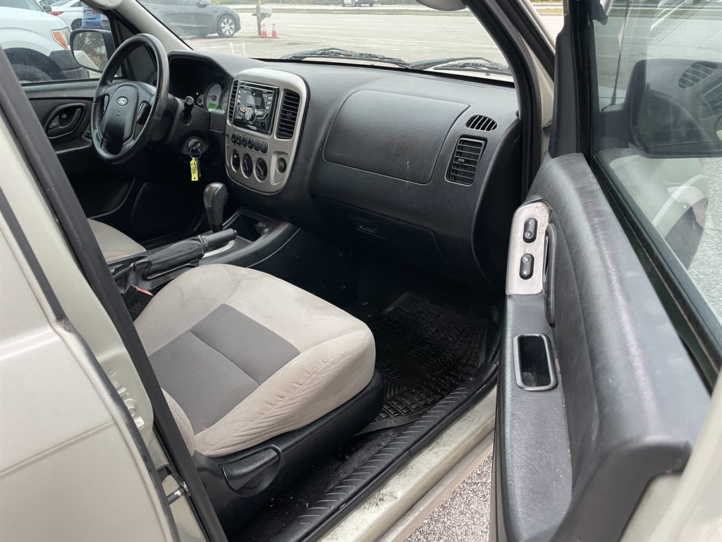 2005 Ford Escape Limited photo