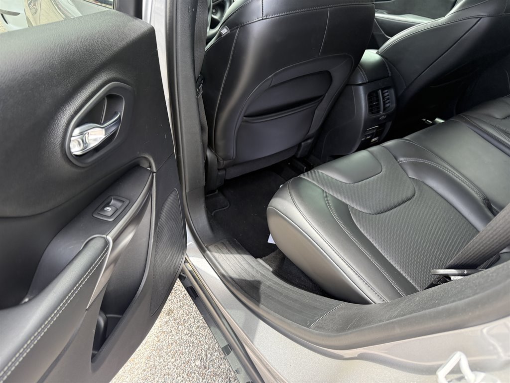 2019 Jeep Cherokee - $16,995