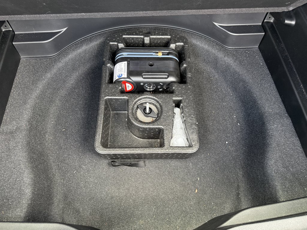 2019 Jeep Cherokee - $16,995