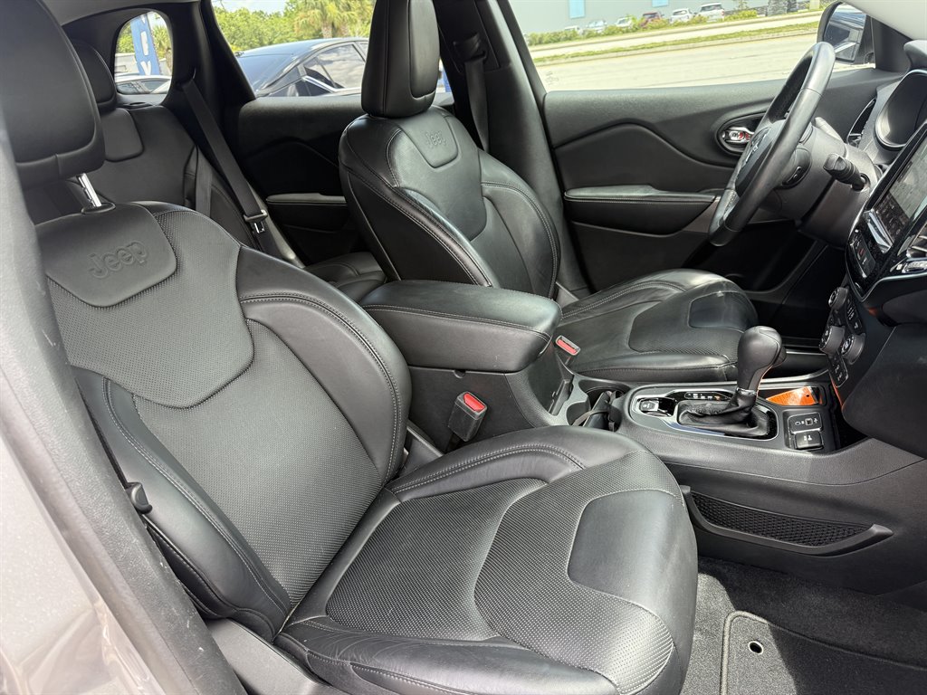 2019 Jeep Cherokee - $16,995