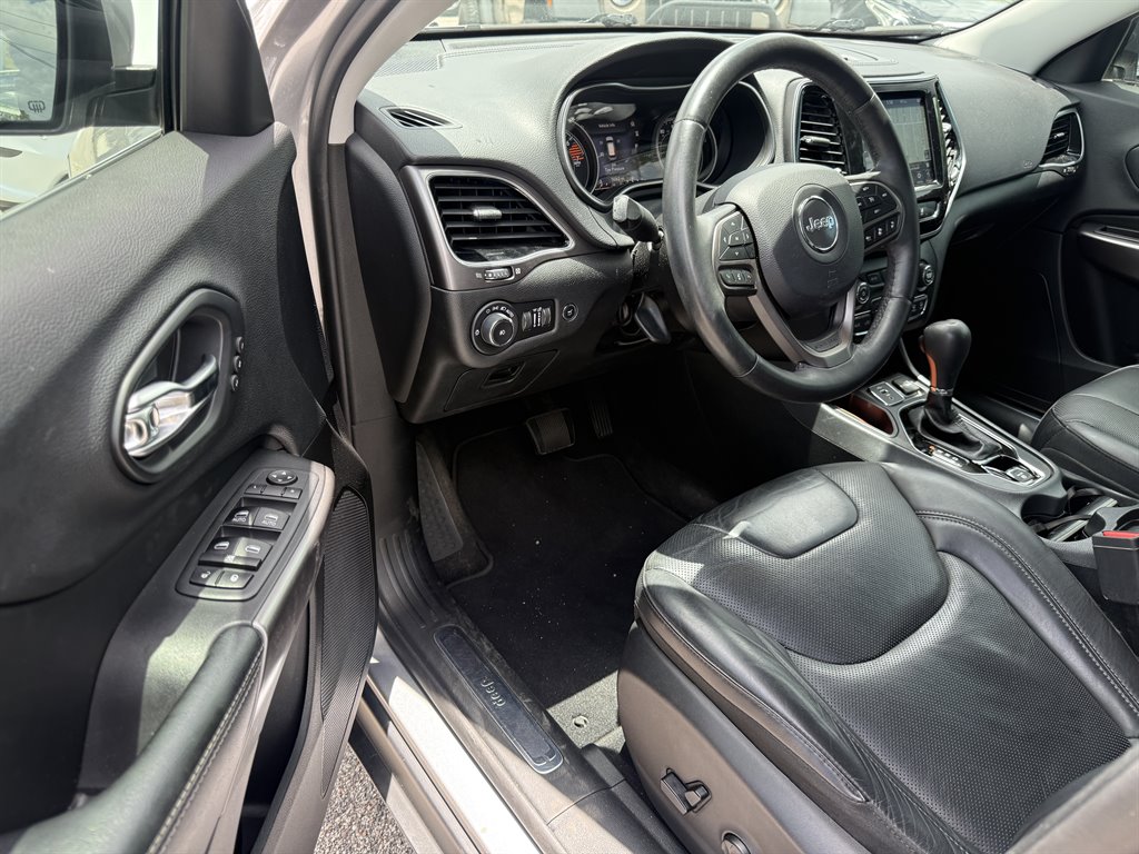 2019 Jeep Cherokee - $16,995