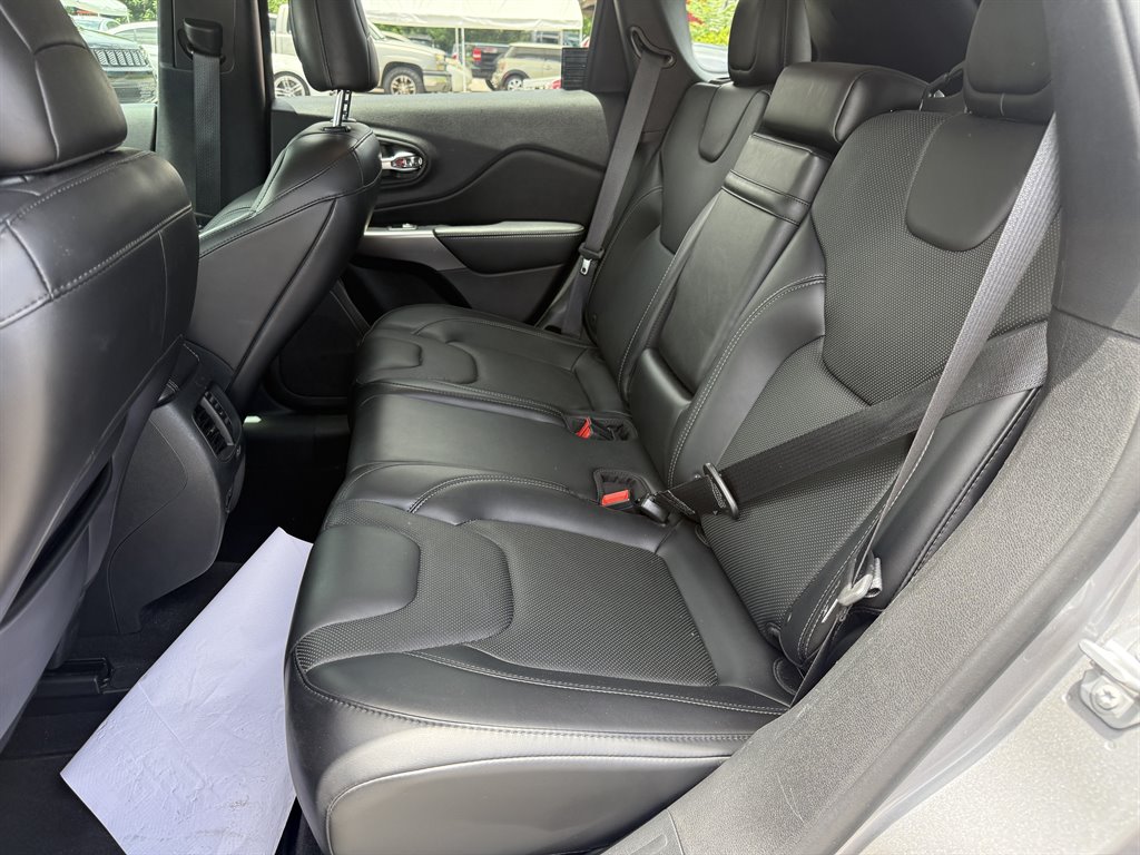 2019 Jeep Cherokee - $16,995