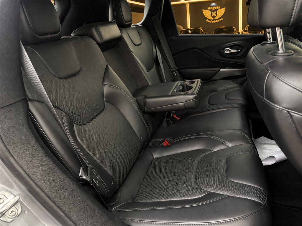 2019 Jeep Cherokee - $16,995