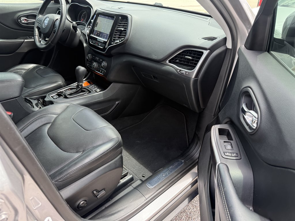 2019 Jeep Cherokee - $16,995