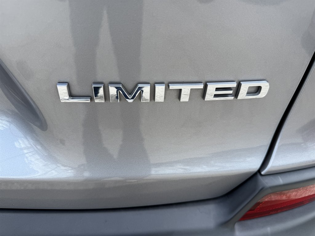 2019 Jeep Cherokee - $16,995