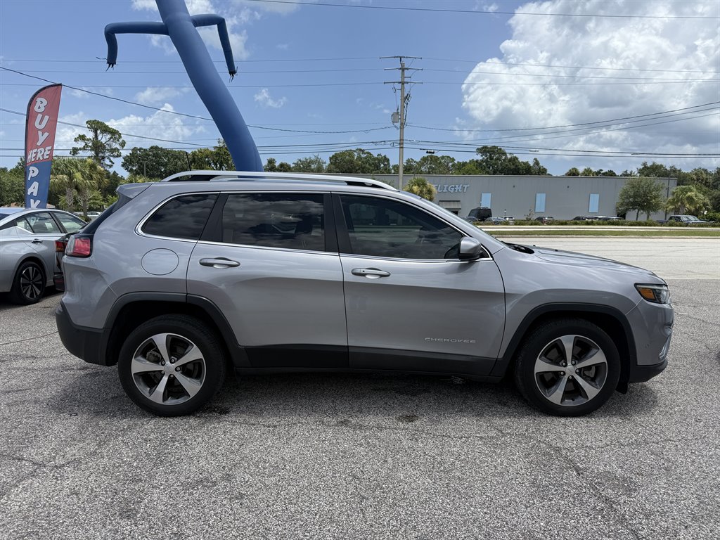 2019 Jeep Cherokee - $16,995