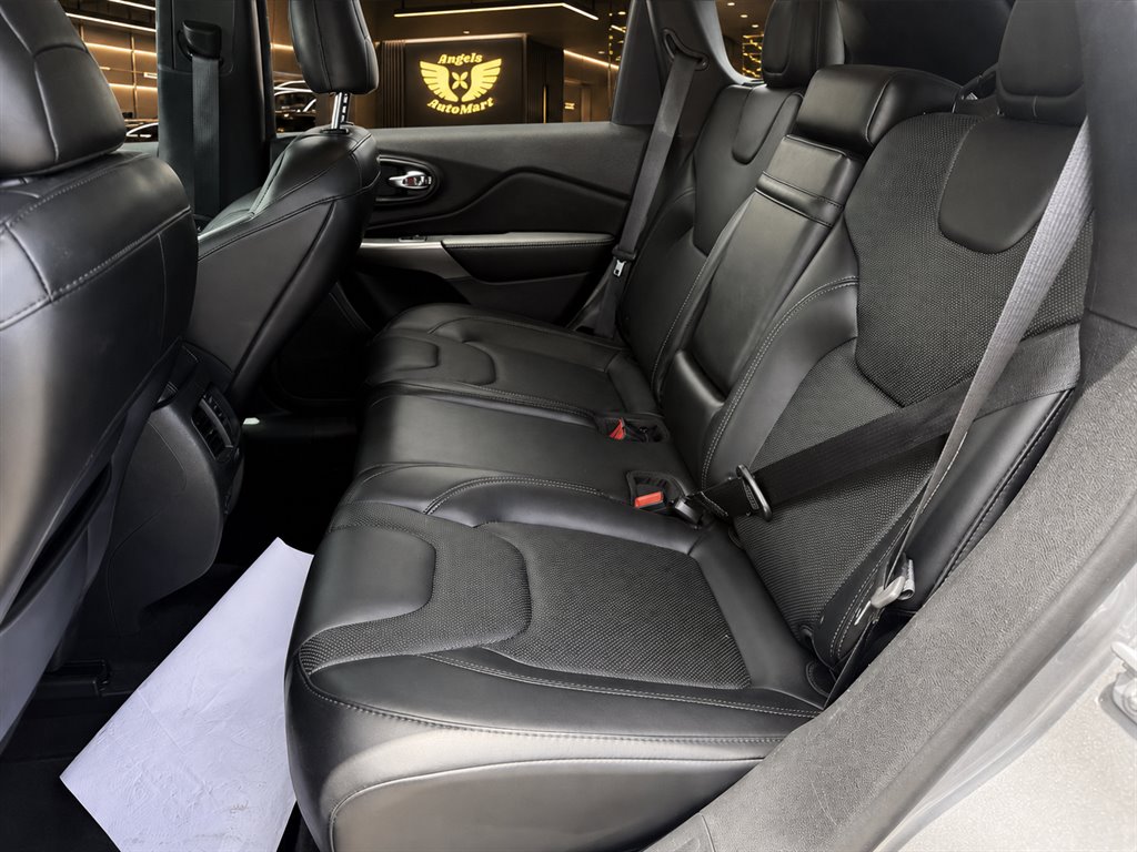 2019 Jeep Cherokee - $16,995