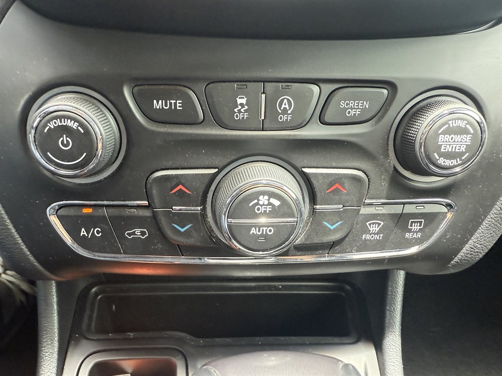 2019 Jeep Cherokee - $16,995