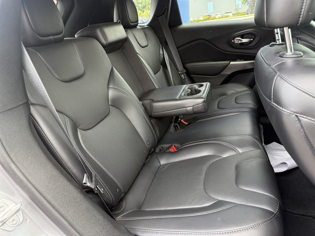2019 Jeep Cherokee - $16,995