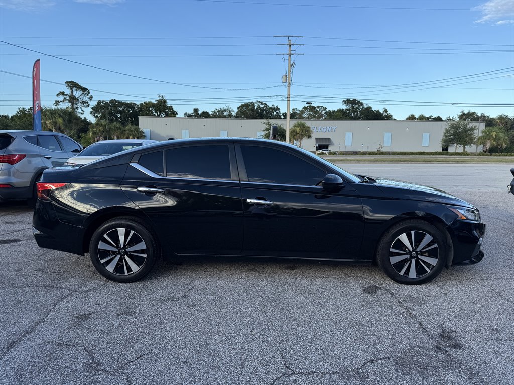 2021 Nissan Altima - $17,995