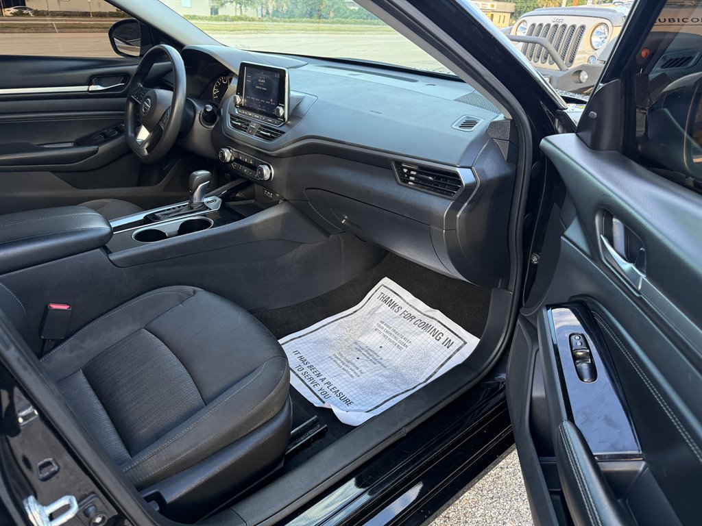2021 Nissan Altima - $17,995