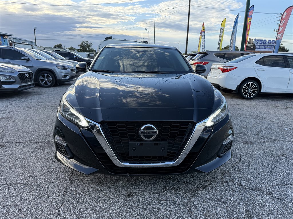 2021 Nissan Altima - $17,995
