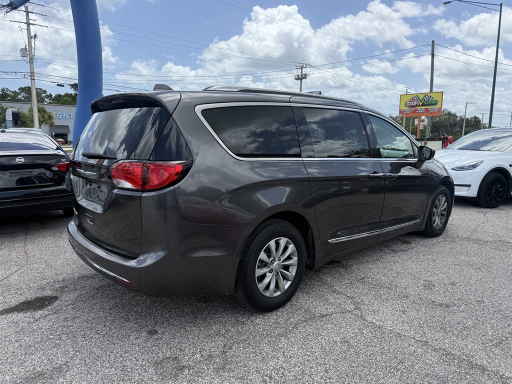 2019 Chrysler Pacifica - $13,596
