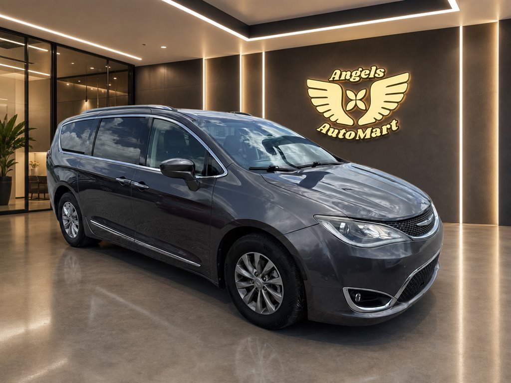 2019 Chrysler Pacifica - $13,596