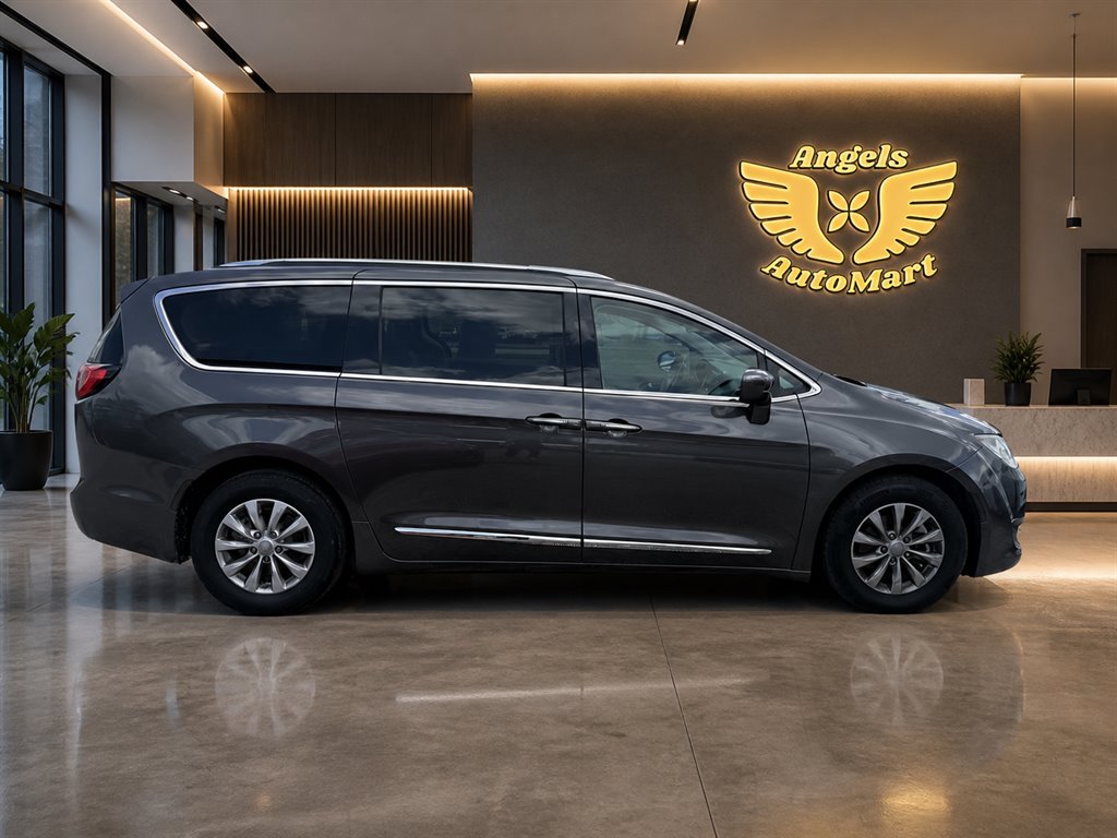 2019 Chrysler Pacifica - $13,596
