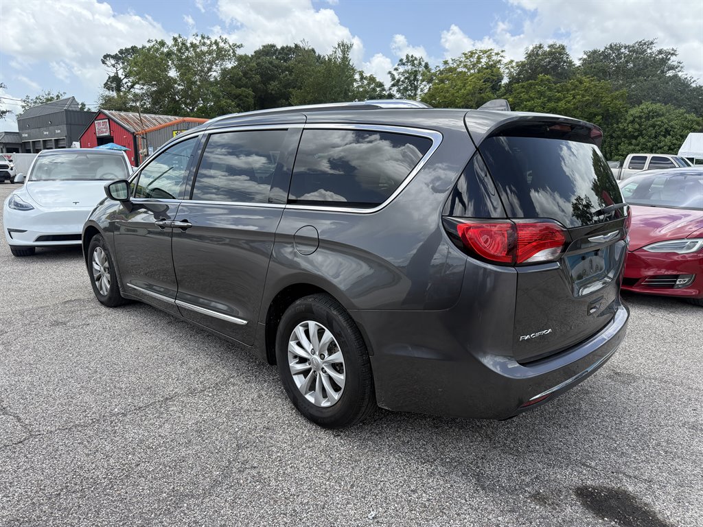 2019 Chrysler Pacifica - $13,596