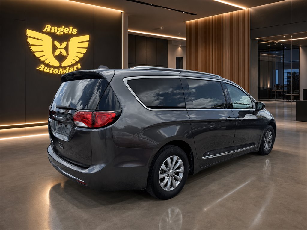2019 Chrysler Pacifica - $13,596