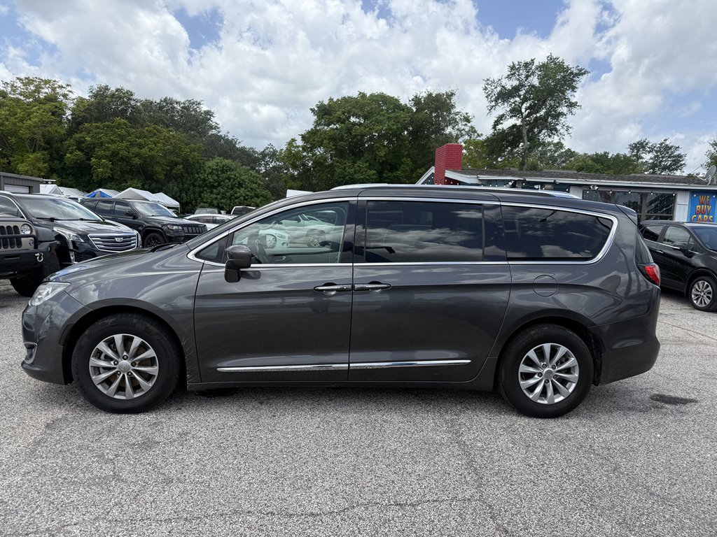 2019 Chrysler Pacifica - $13,596