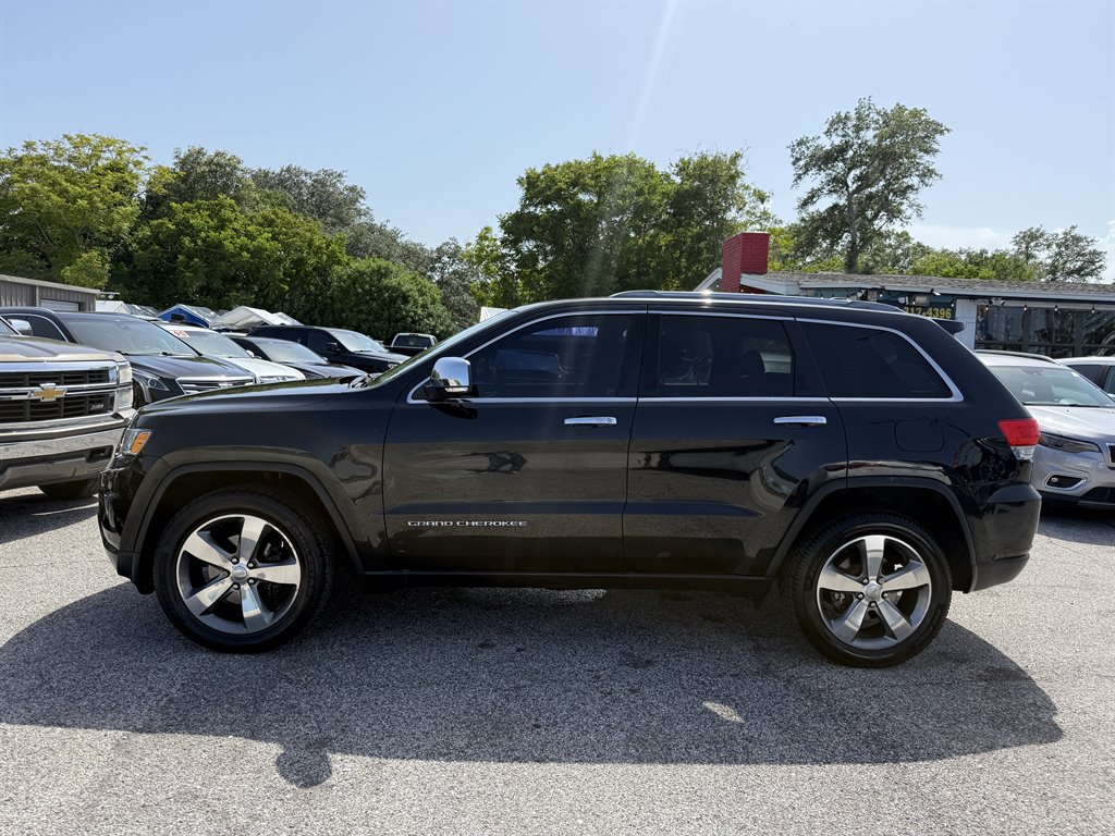 View vehicle photo 4
