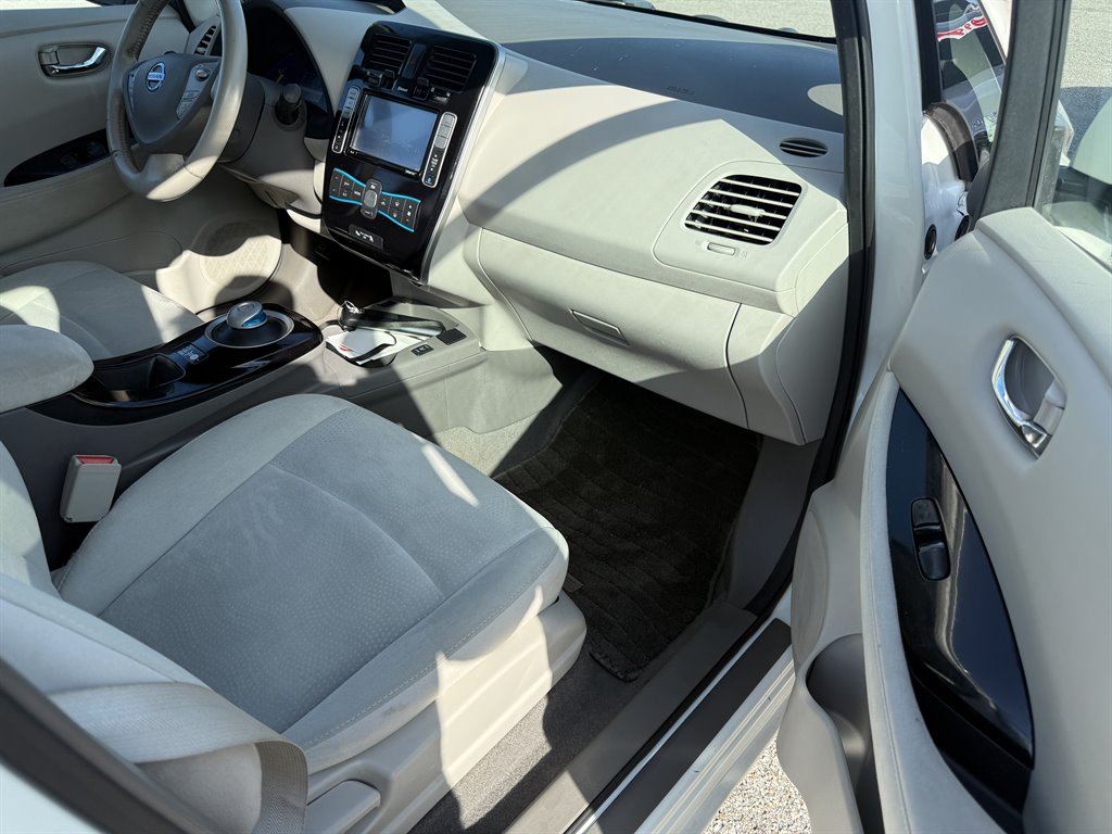 2015 Nissan LEAF - $2,495