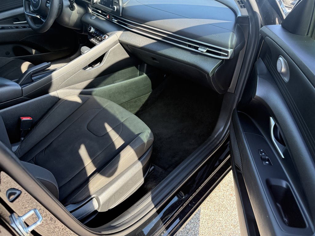 2022 Hyundai Elantra - $17,895