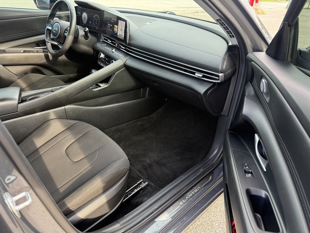 2023 Hyundai Elantra - $17,566
