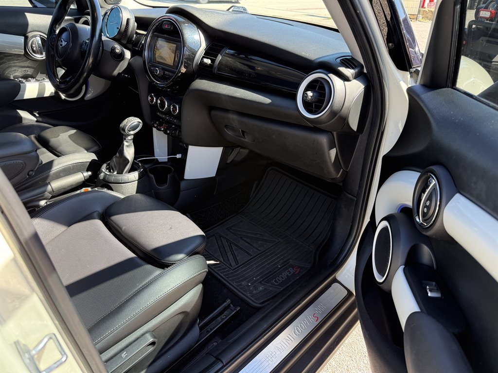 2016 MINI Hardtop - $10,995
