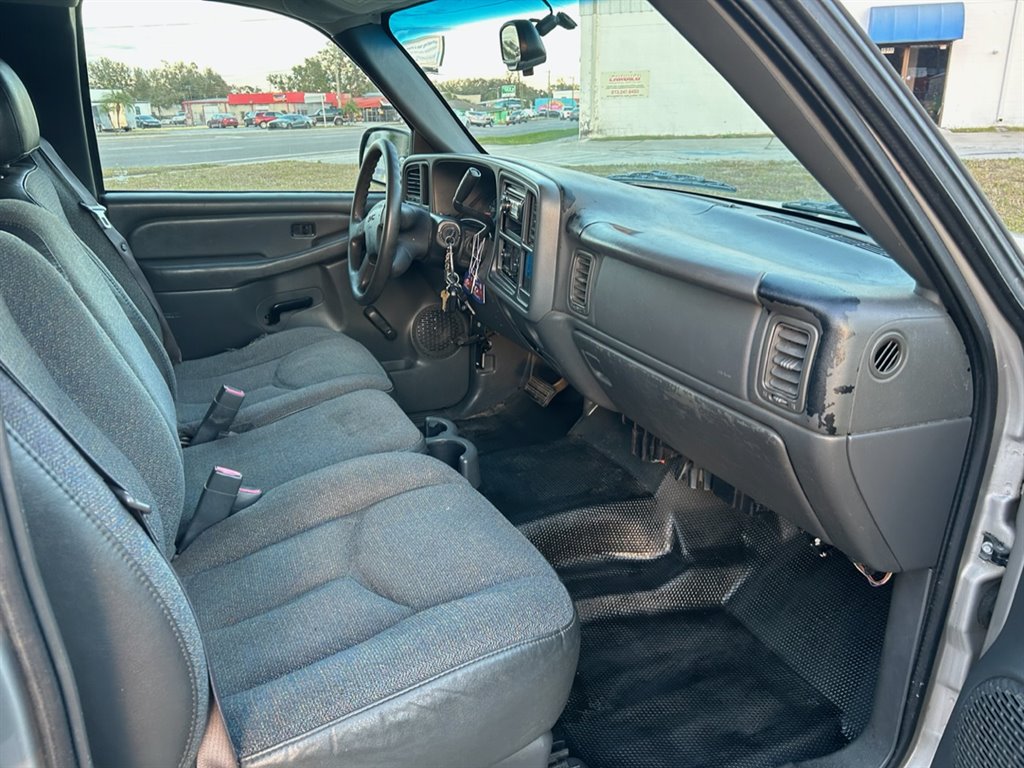 2004 GMC Sierra 1500 Work Truck photo