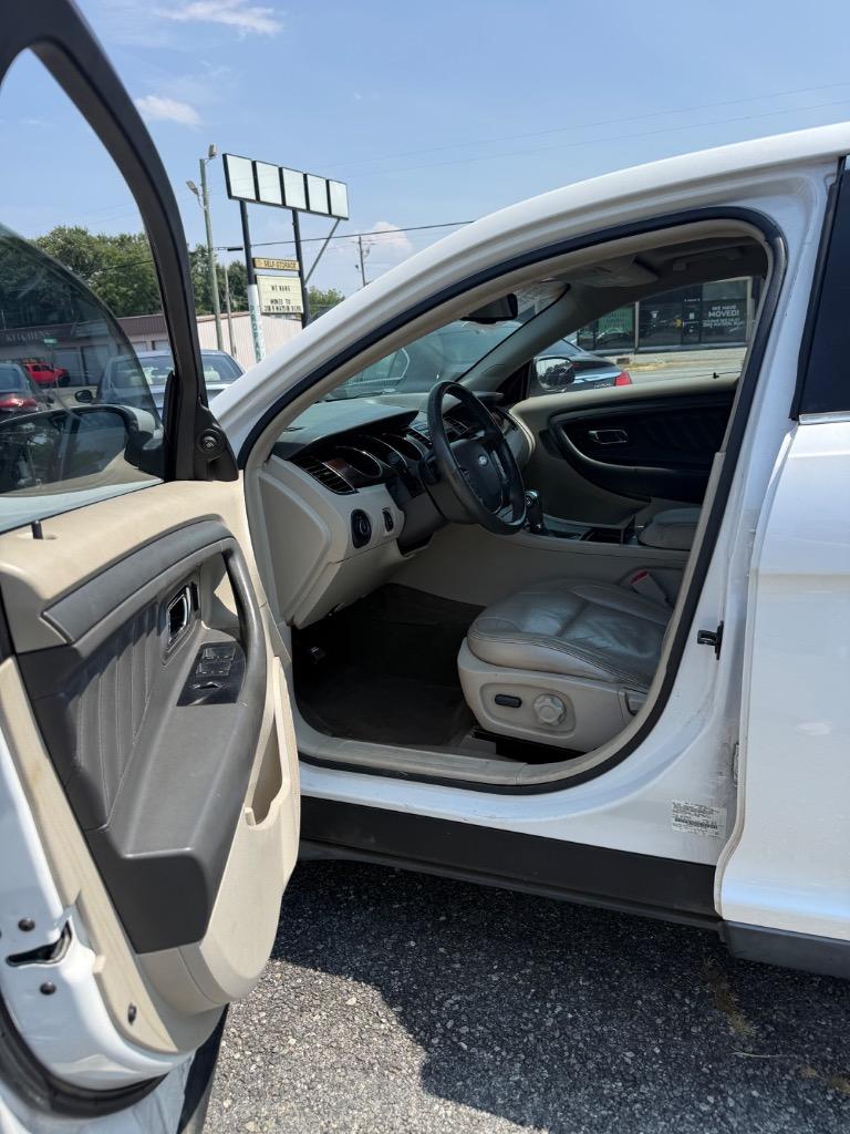 2011 Ford Taurus