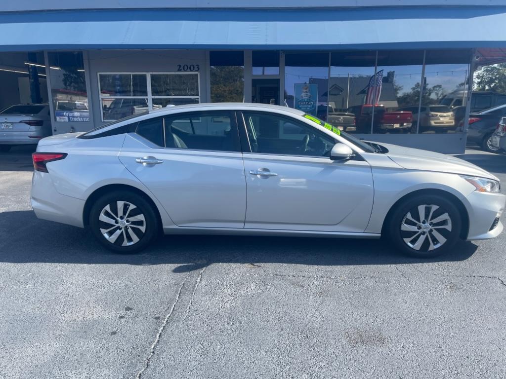 2020 Nissan Altima S photo