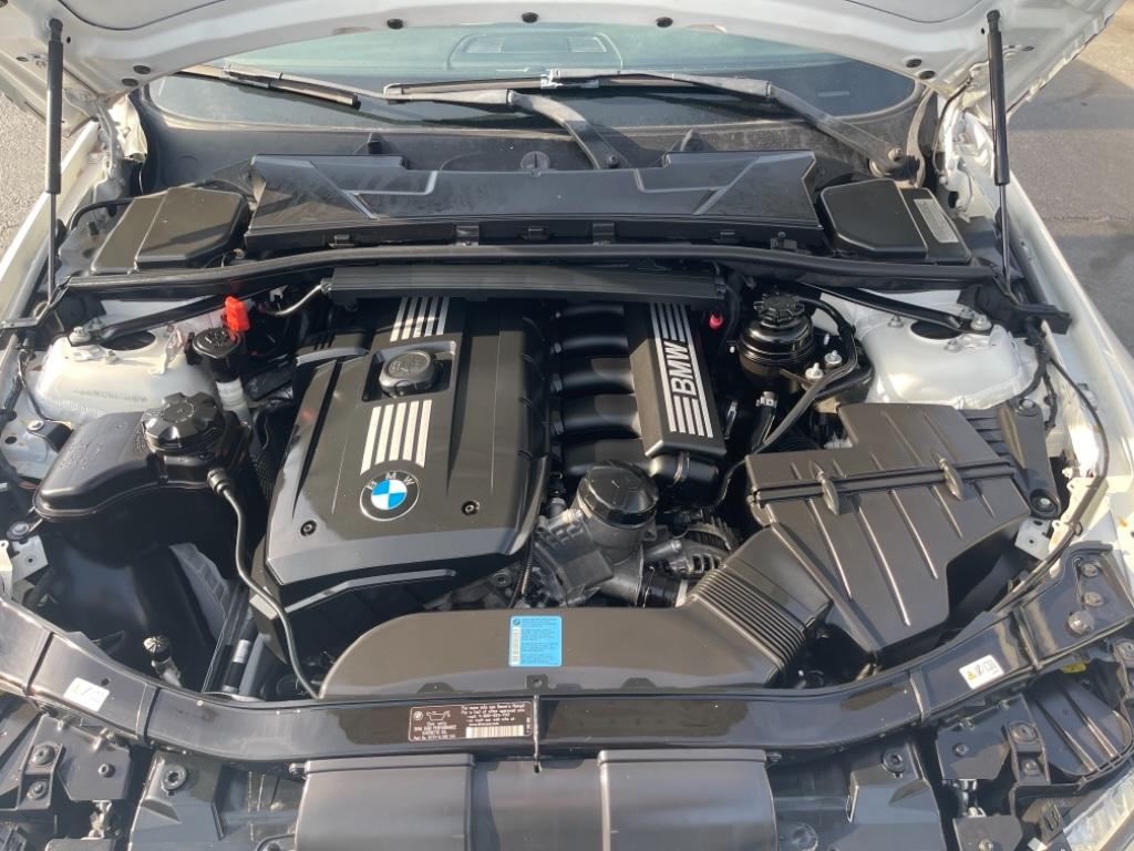 2011 BMW Legend 328i photo