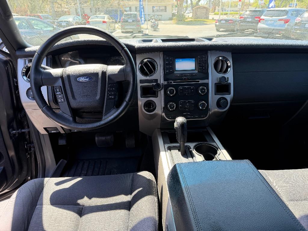 2017 Ford Expedition - $14,885