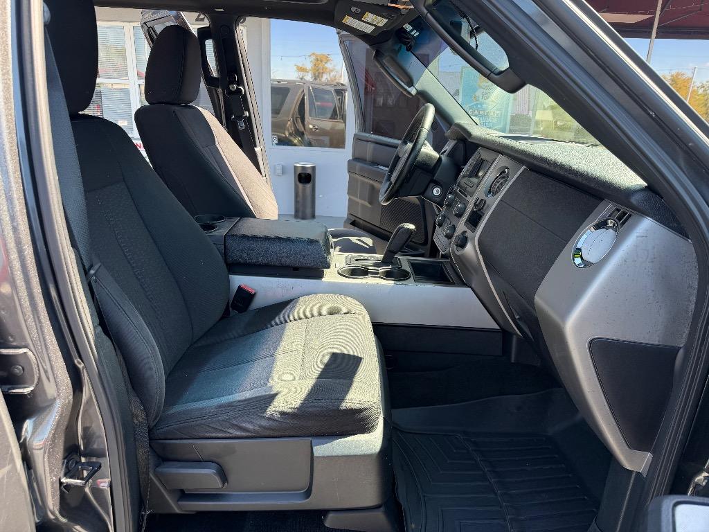 2017 Ford Expedition - $14,885