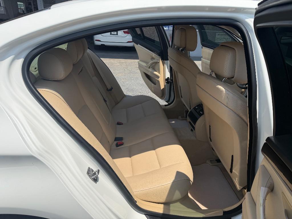2012 BMW 528i - $9,885