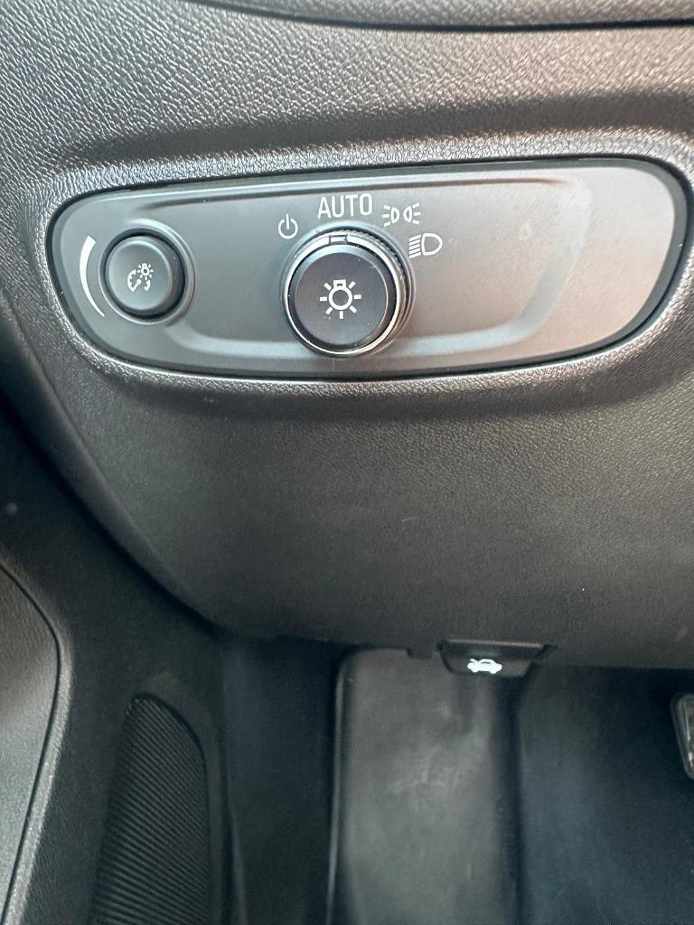 2022 Chevrolet Equinox - $18,900